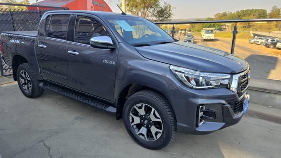 TOYOTA HILUX 2.8 SRX 4X4 CD 16V DIESEL 4P AUTOMÁTICO TOYOTA HILUX 2.8 SRX 4X4 CD 16V DIESEL 4P AUTOMÁTICO
